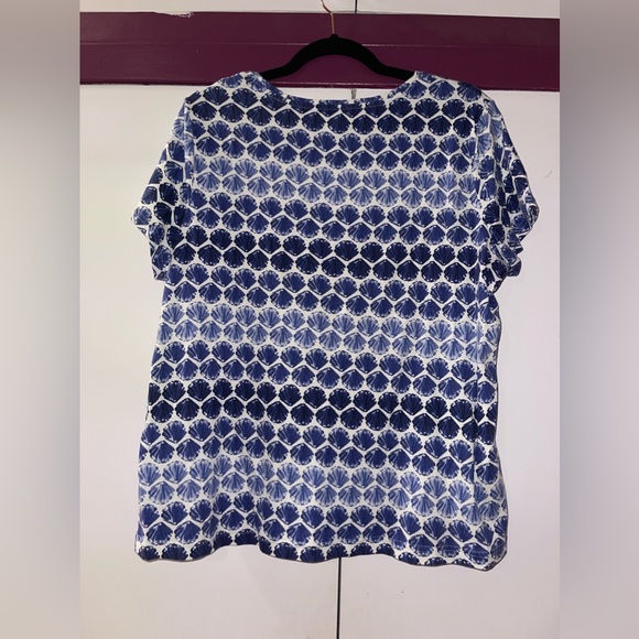 Croft & Barrow - Blue and White Seashell T-Shirt - Size XL - Picture 3 of 3